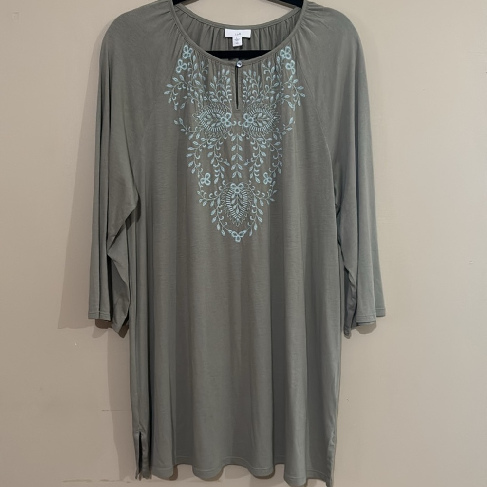 J JILL FLUTTER SLEEVE TUNIC-LG TALL-GREEN W BLUE EMBROIDERY-SOFT /PRETTY
